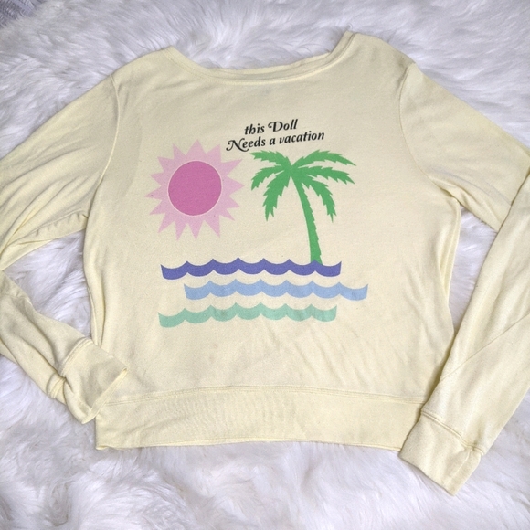 Wildfox This Doll Needs A Vacation Longsleeve Tee Size XS - Picture 3 of 8